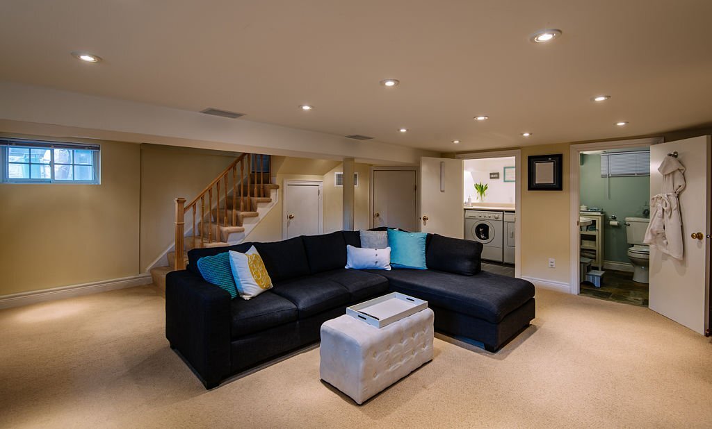 How to decorate basement with colors